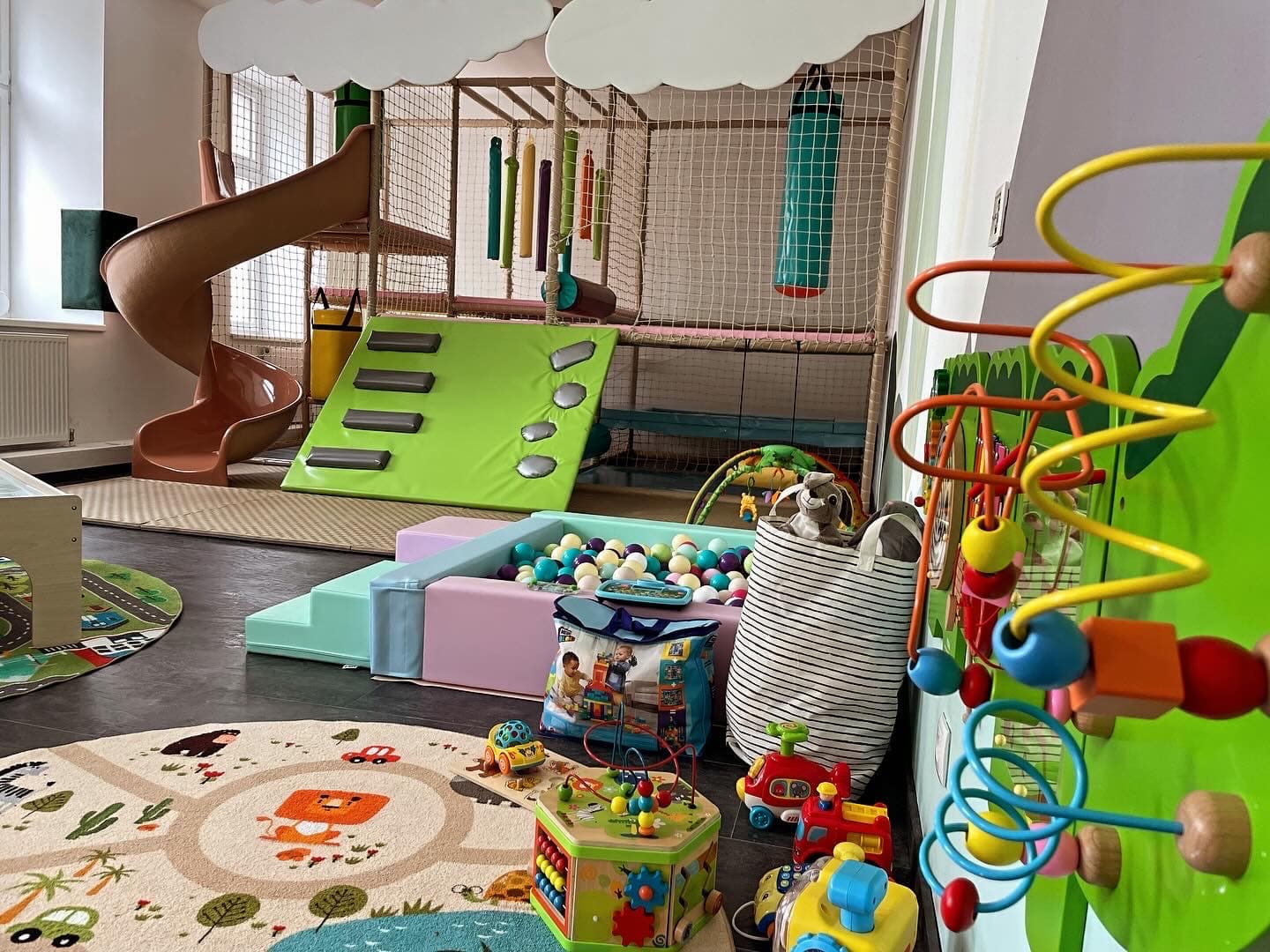 FunFox Party Room - Play Equipment